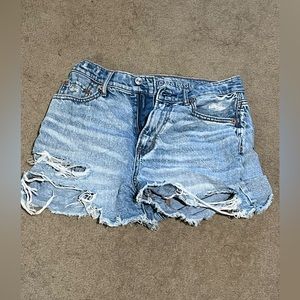 American Eagle Size 4 Distressed Jean Shorts